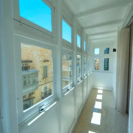 Tasteful 2bedrooms With Maltese Balcony Mcop1-2 * Valletta