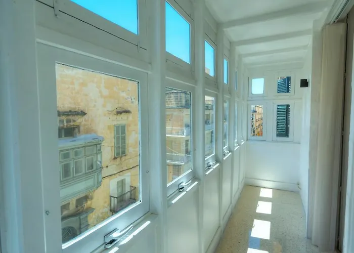 Tasteful 2bedrooms With Maltese Balcony Mcop1-2 * Valeta