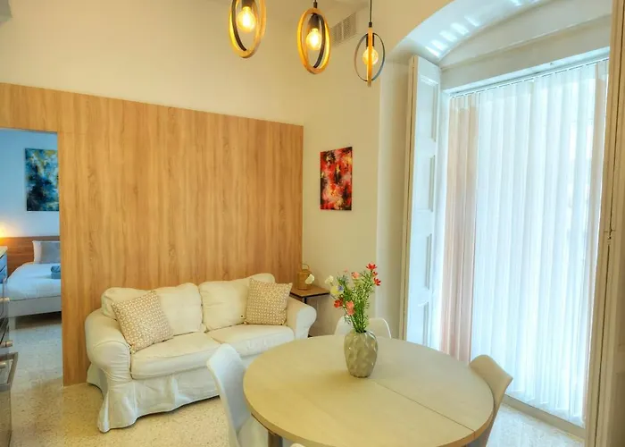 Tasteful 2bedrooms With Maltese Balcony Mcop1-2 Valeta